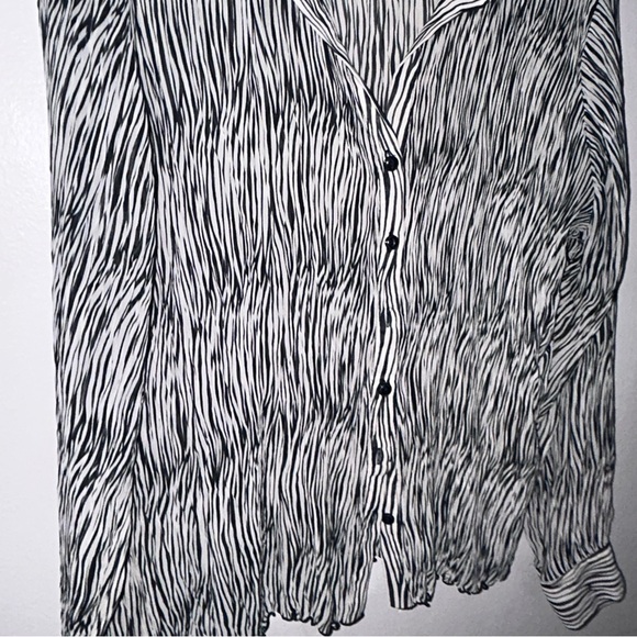 Cato Black and White Abstract Blouse - Picture 2 of 5